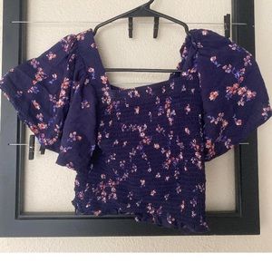 Floral crop with puff sleeves
